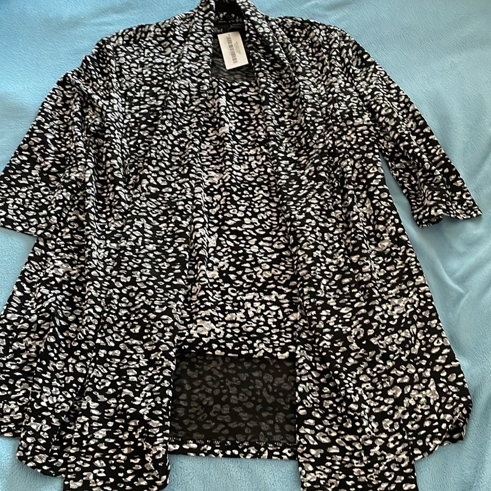The Magic Scarf Company size S-L (one size) slinky tank top and jacket-NWT